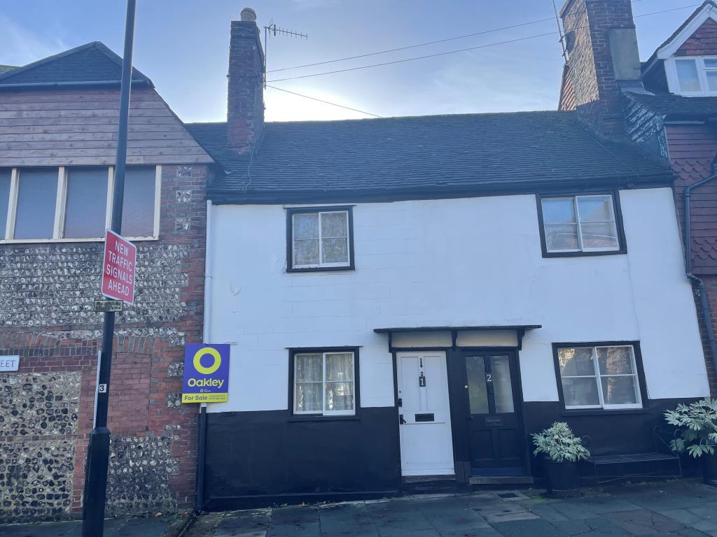 Lot: 11 - CHARACTER COTTAGE IN NEED OF IMPROVEMENT - Front of house from main road